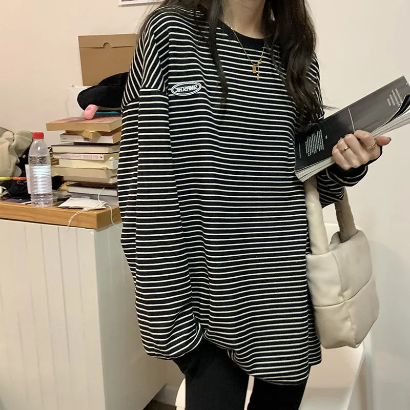 T-shirt Women Stripe Tshirt Female O-neck Long Sleeve Korean Style Black Neckline Girl Women's Clothing Winter/autumn 2023 Fall