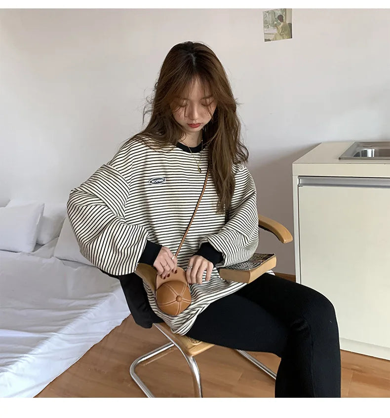 T-shirt Women Stripe Tshirt Female O-neck Long Sleeve Korean Style Black Neckline Girl Women's Clothing Winter/autumn 2023 Fall