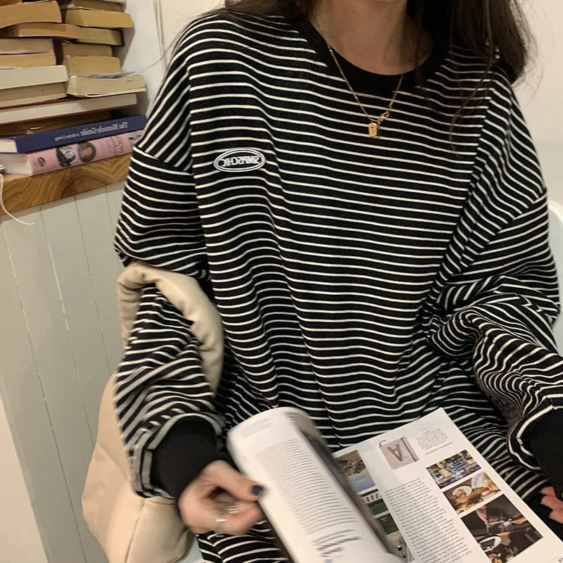T-shirt Women Stripe Tshirt Female O-neck Long Sleeve Korean Style Black Neckline Girl Women's Clothing Winter/autumn 2023 Fall