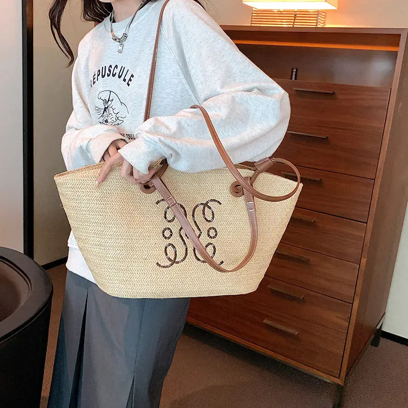 French style straw bag 2023 new women's bag pastoral style hand-woven tote bag seaside holiday portable women shoulder bag