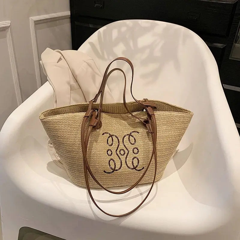 French style straw bag 2023 new women's bag pastoral style hand-woven tote bag seaside holiday portable women shoulder bag